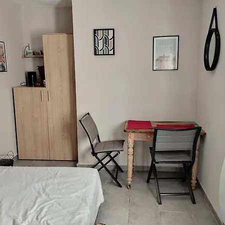 Alloggio in famiglia Avec Un Acces Independant Et Salle De Bain Et Toilette Privatifs